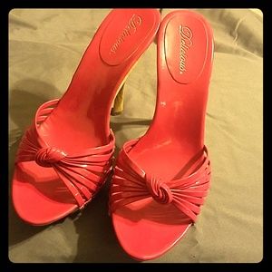 Delicious fuchsia patent heels